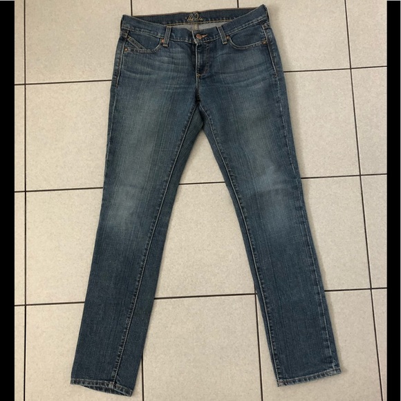 Old Navy Denim - Old Navy - size 6 long “The Diva” Old Navy Denim - Old Navy - size 6 long “The Diva”